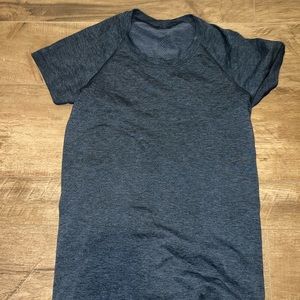 Lululemon swiftly top